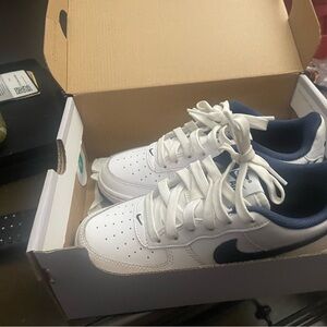 Airforce 1s clean no crease or scratches